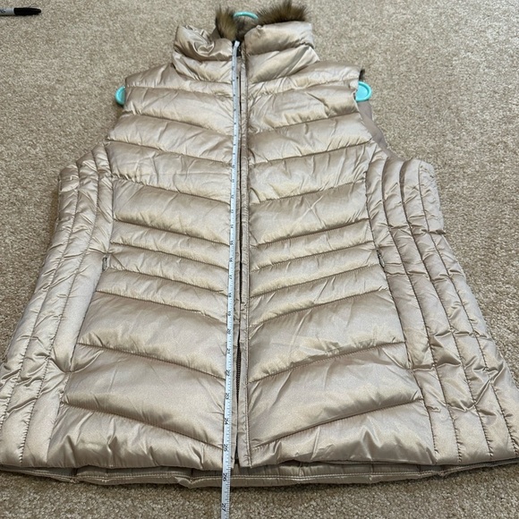Talbots 'NWT' Metallic Down Puffer Vest With Detachable Faux Fur Collar Size L - Picture 8 of 13